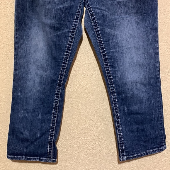 Trademark H Jeans Capris Pants  Embroidered Pockets Stretchy Size 14 - Picture 2 of 15